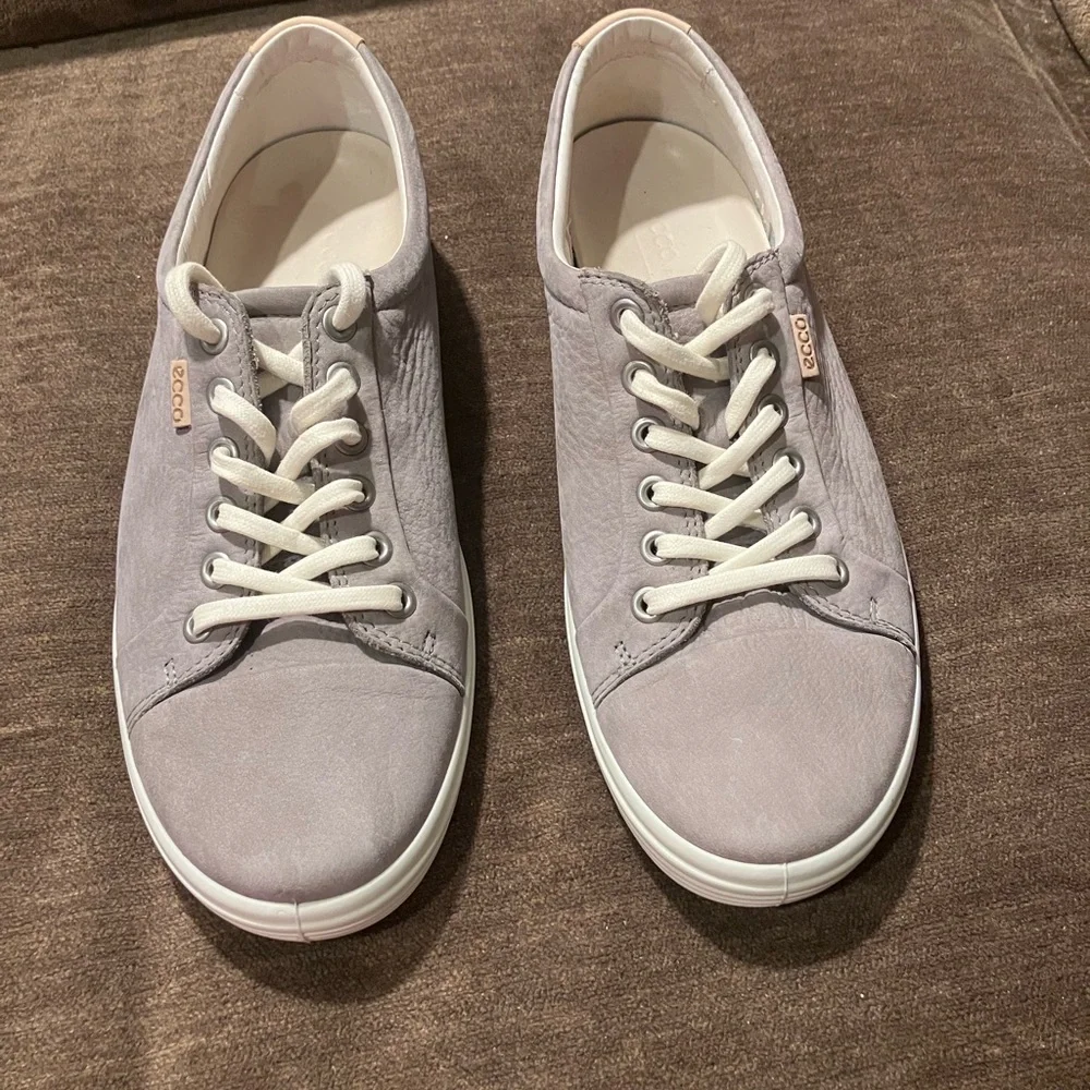Ecco Soft 7 Gray Leather Low-Top Sneakers with White Soles